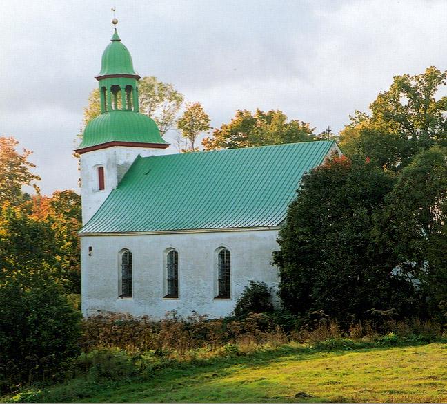 File:Karksi ordulinnus_Karksi Peetri kirik.jpg